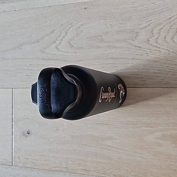 NWB 24oz Crown Royal NFL Jacksonville Jaguars Stainless Steel Bottle - Picture 5 of 6